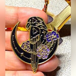 🐦‍⬛pin-brooch crow raven goth/wiccan/witchy, x large-Moon